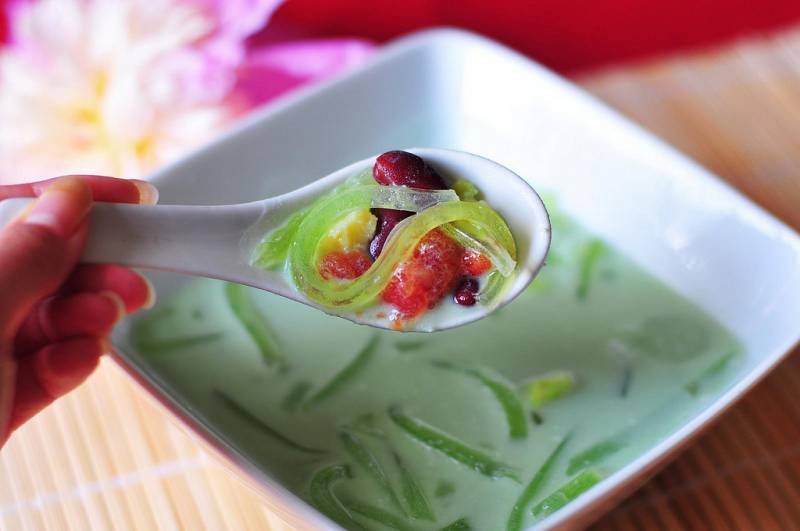 Vietnam’s Chè Ba Màu Named Among Asia’s Top 100 Desserts