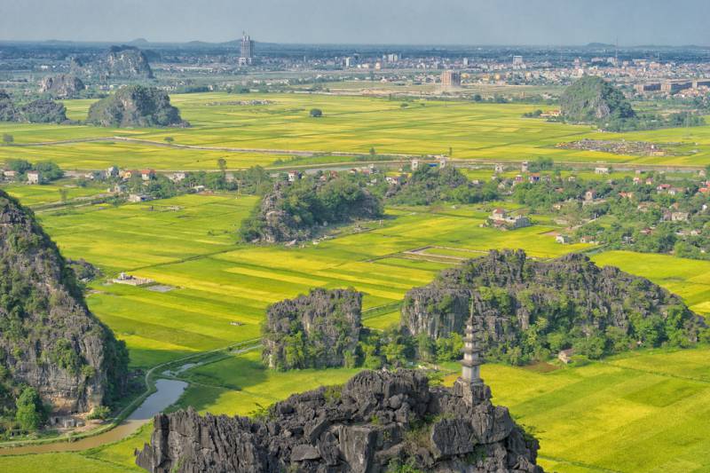 Balancing Tourism and Biodiversity Protection in Trang An Landscape Complex