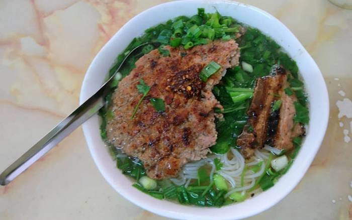 Hanois Bun Cha Chan Earns Michelin Bib Gourmand for Its Grilled Pork Noodles