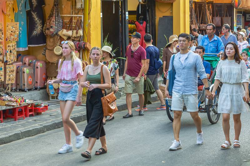 Hoi An’s Iconic Tran Phu Street to Implement Restrictions on Vendors and Beggars