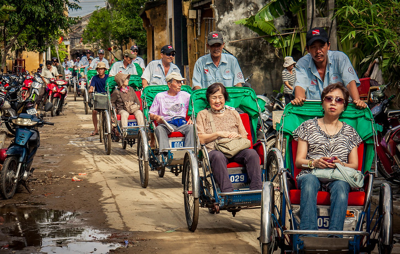 Vietnam Attracts Younger Japanese Tourists, Prompting Shift in Tourism Strategies