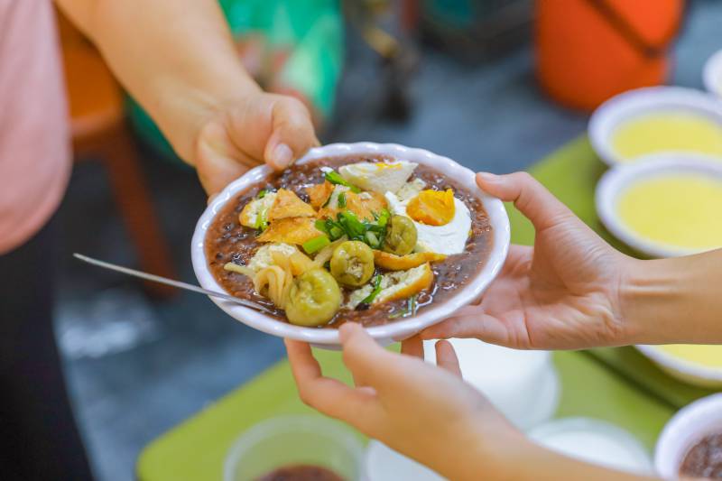 Captivating Lightness: The Magic of Bean Porridge at Mrs. Oanhs Hanoi Shop