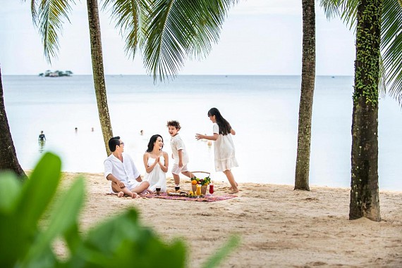 Vietnam Family Beach